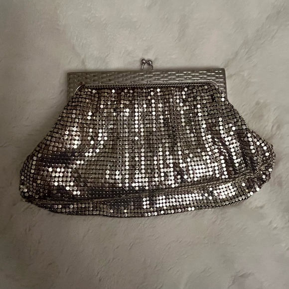 Vintage Clutch Hand Bags circa 1950 and before. - Picture 3 of 14